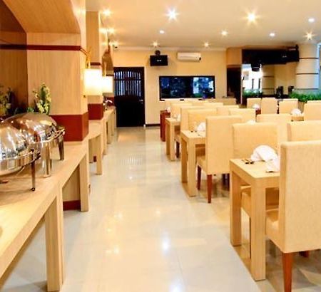 Hotel Marina Амбон Екстериор снимка
