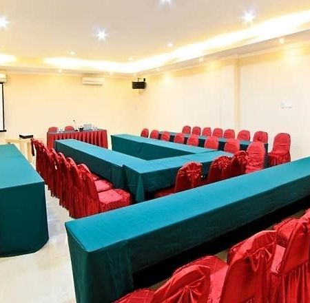 Hotel Marina Амбон Екстериор снимка
